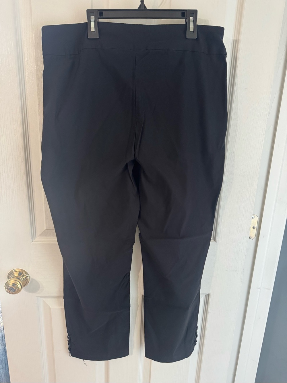 Black Stretch Pull-On Capri Pants